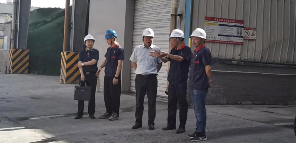 集團公司黨委委員、股份公司黨委書記、總經(jīng)理蔣培進到建材公司調(diào)...