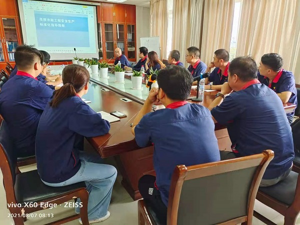 第一建筑工程事業(yè)部開展標準化工地建設(shè)培訓 第一建筑工程事業(yè)部開展標準化工地建設(shè)培訓